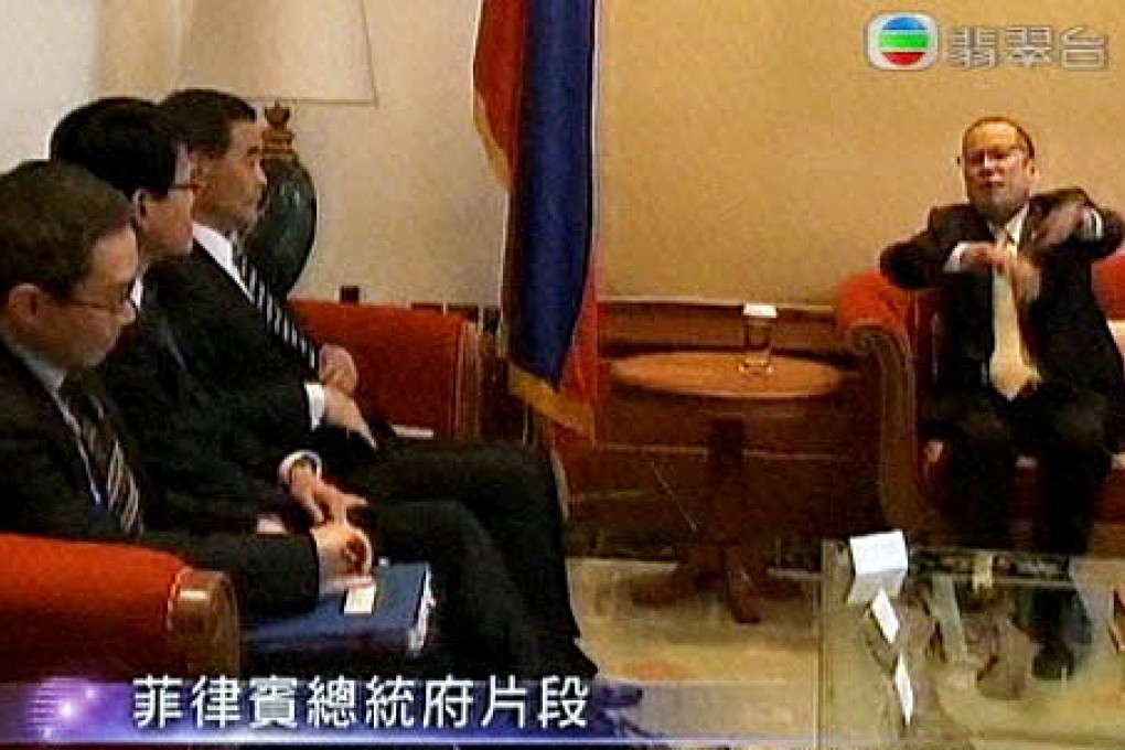 Leung meets Aquino at the Apec summit in Bali. Photo: SCMP Pictures