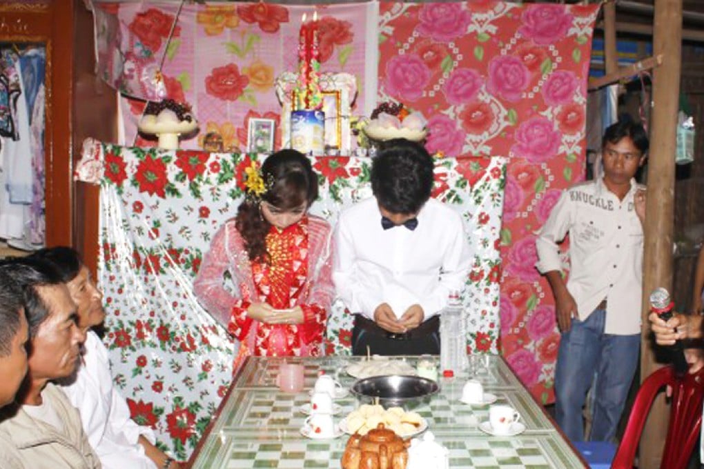 A Chinese man married a Vietnamese woman through matchmaking agencies, and posted his wedding picture on an online forum. Photo: SCMP