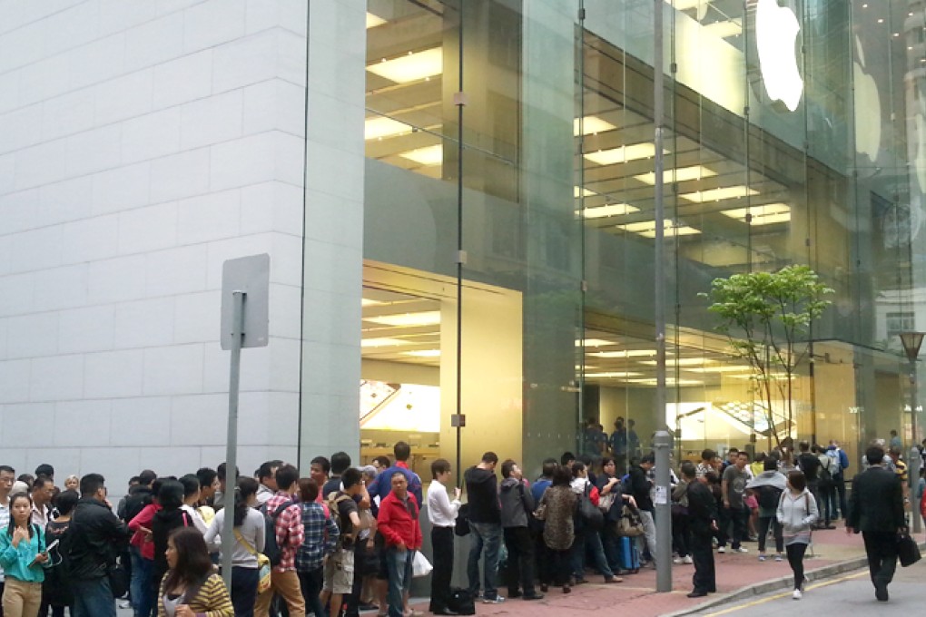 More than 100 people lined up at the Apple Store in Causeway Bay before it opened at 10am on Wednesday. Photo: Nick Edwards