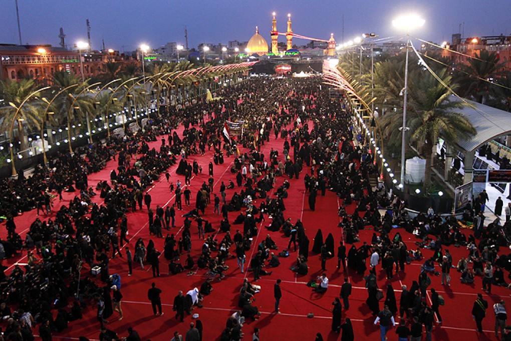 Shiite faithful worshippers gather between the holy shrines of Imam Hussein and Imam Abbas during 'Muharram', an important period of mourning for Shiites in Karbala, Iraq, 80 kilometres south of Baghdad. Photo: AP