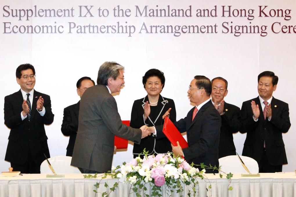 John Tsang shakes on a Cepa update. Photo: SCMP