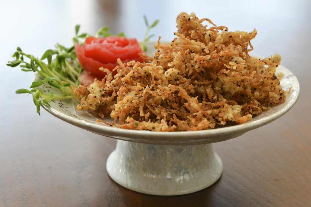 Deep-fried enoki mushroom with shichimi. Photos: Thomas Yau