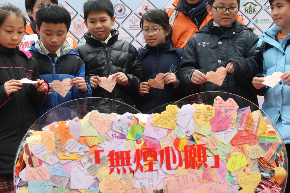 Students present their written wishes for a smoke-free world during an anti-smoking campaign in Central. Photo: Oliver Tsang
