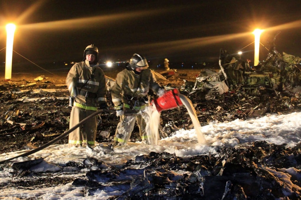 Rescuers work at the plane crash site in Kazan. Photo: AFP