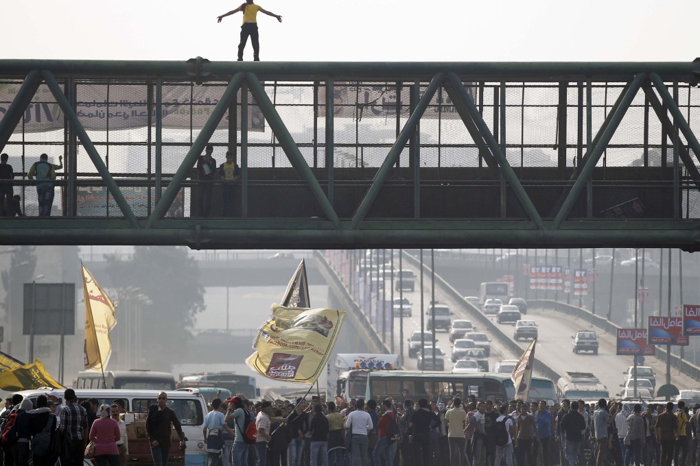 Al-Azhar University students, Muslim Brotherhood members and pro-Mursi supporters protest in front of Al-Azhar University headquarters in Cairo Photo: Reuters