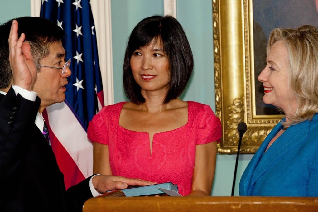 Gary Locke and wife Mona at his 2011 swearing-in. Photo: AFP