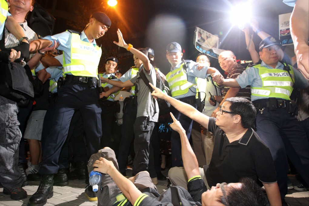 Police officers separate opposing protest groups at Tamar. Photo: Felix Wong