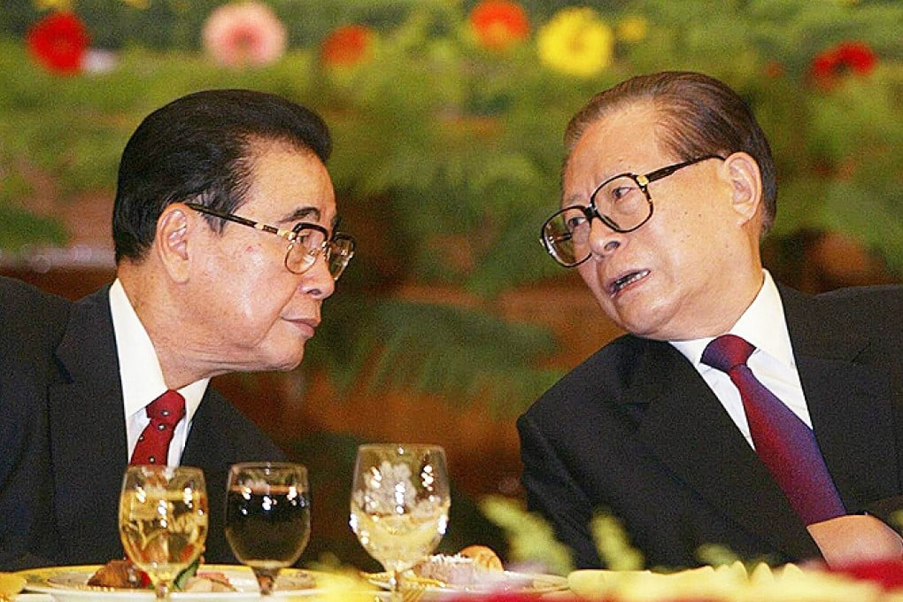 Former Chinese president Jiang Zemin (right) and ex-prime minister Li Peng (left) could face arrest when travelling abroad following a ruling from Spain’s High Court on Tuesday. Photo: AFP