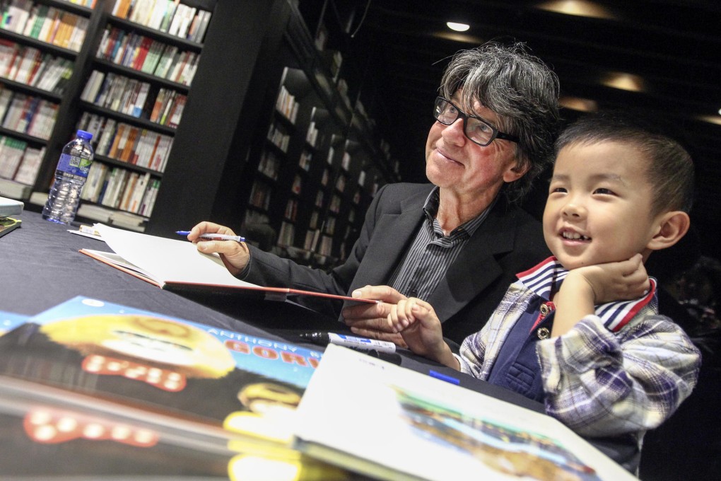 Anthony Browne and a young fan at a signing session in Hong Kong. Photo: Jonathan Wong