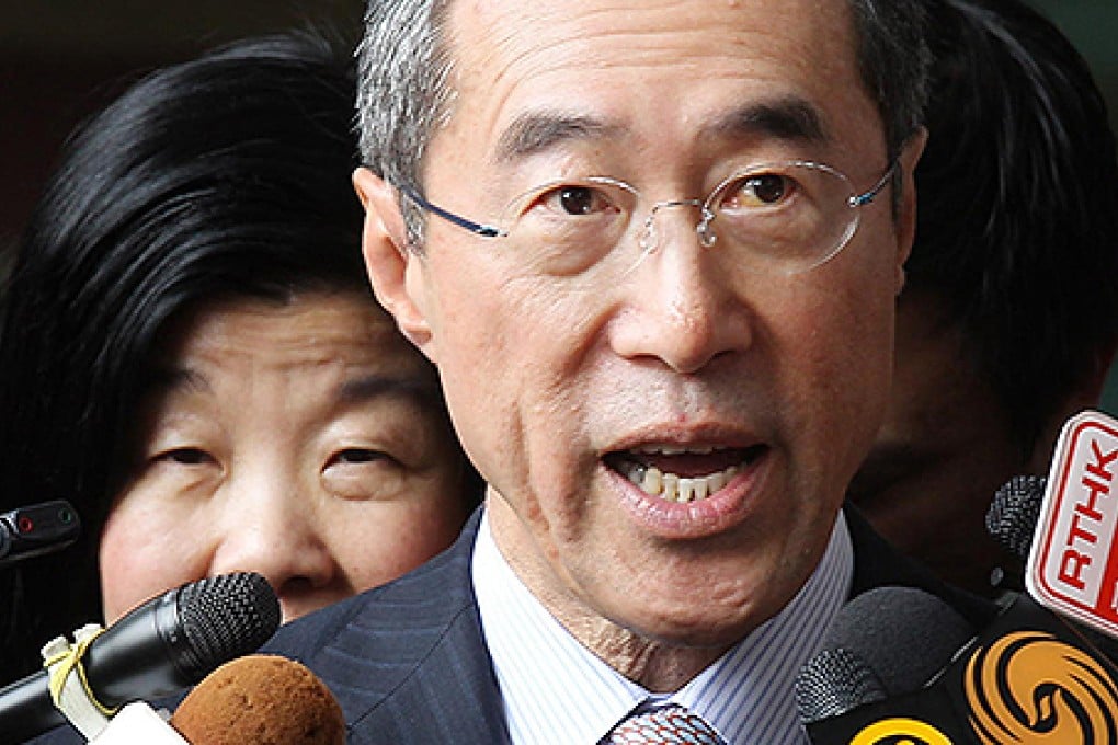 Henry Tang with his wife, Lisa Kuo, outside court yesterday. Photo: Dickson Lee