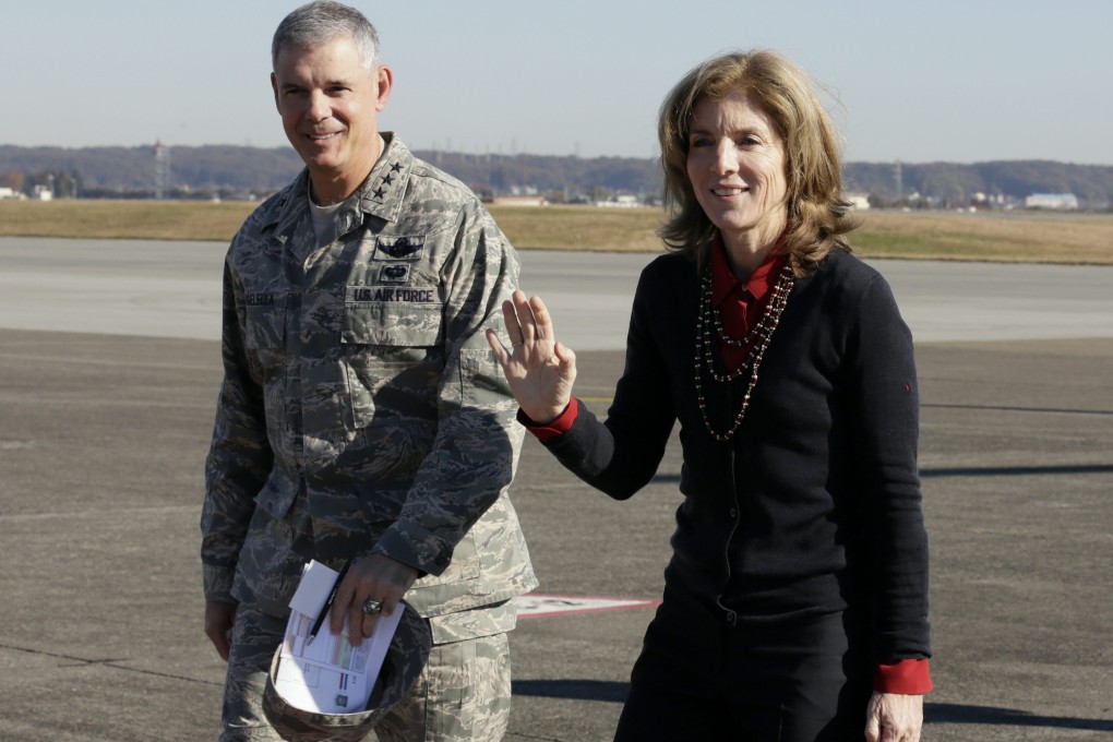 New US ambassador to Japan Caroline Kennedy, accompanied by Salvatore Angelella, Commander of US Forces in Japan, arrives at US Yokota Air Base on the outskirts of Tokyo on November 21, 2013.  Photo: EPA