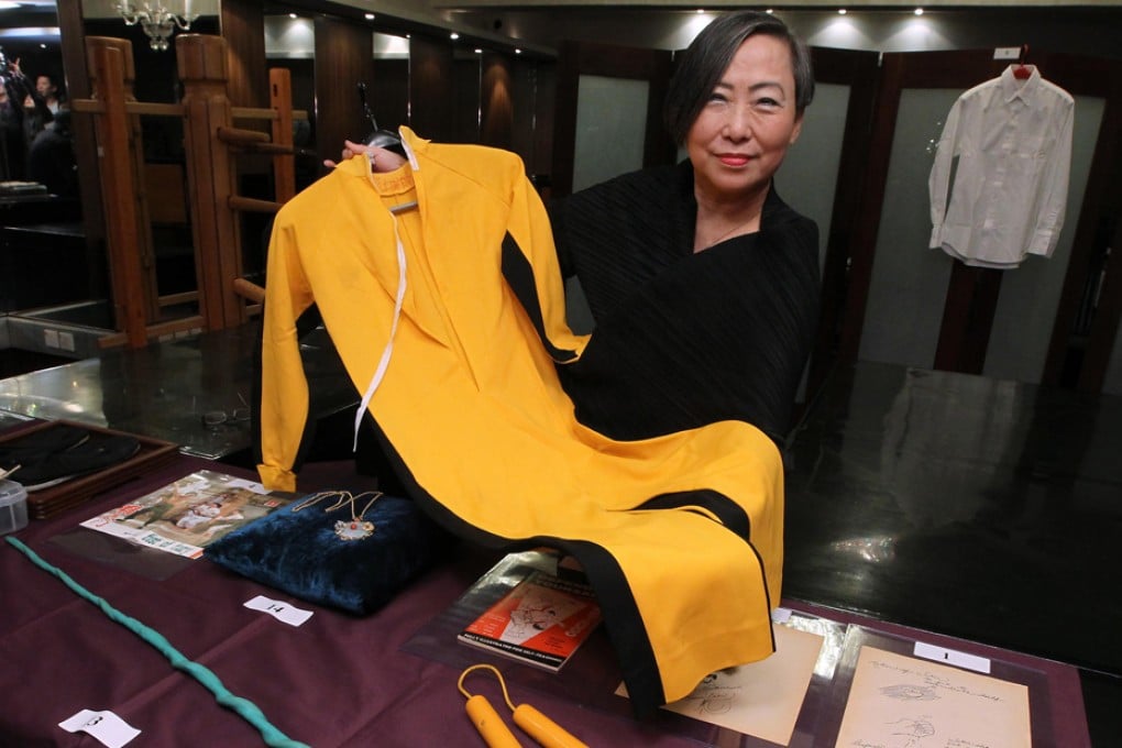 Anna Lee shows off Bruce Lee’s jumpsuit. Photo: Edward Wong