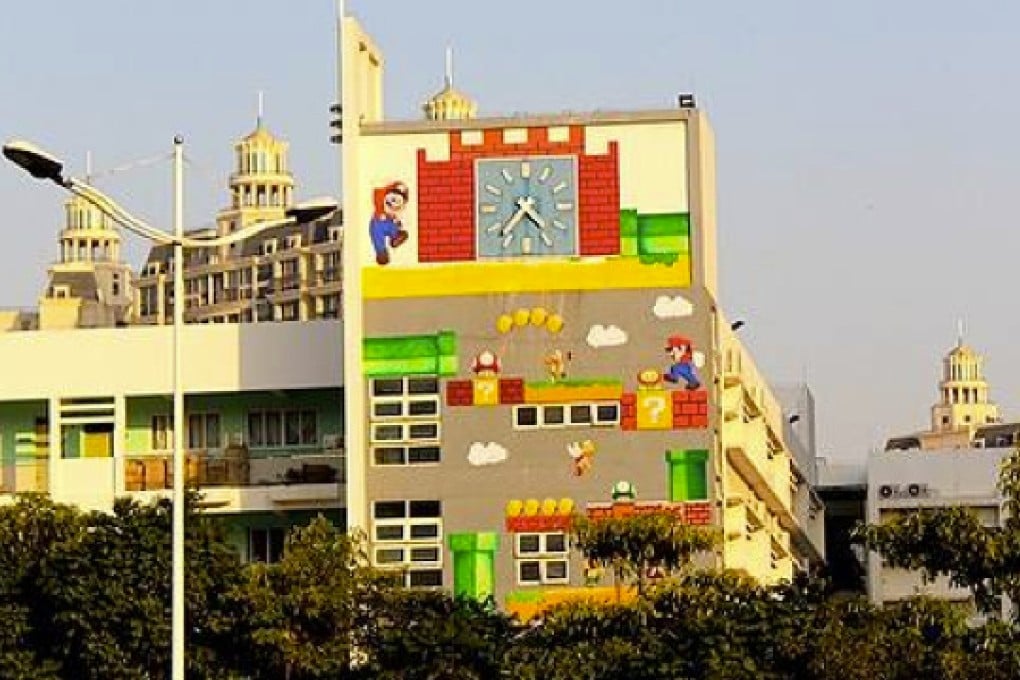 This Mario Bros. mural takes up the entire wall of a five storey elementary school. Photo: NariNari