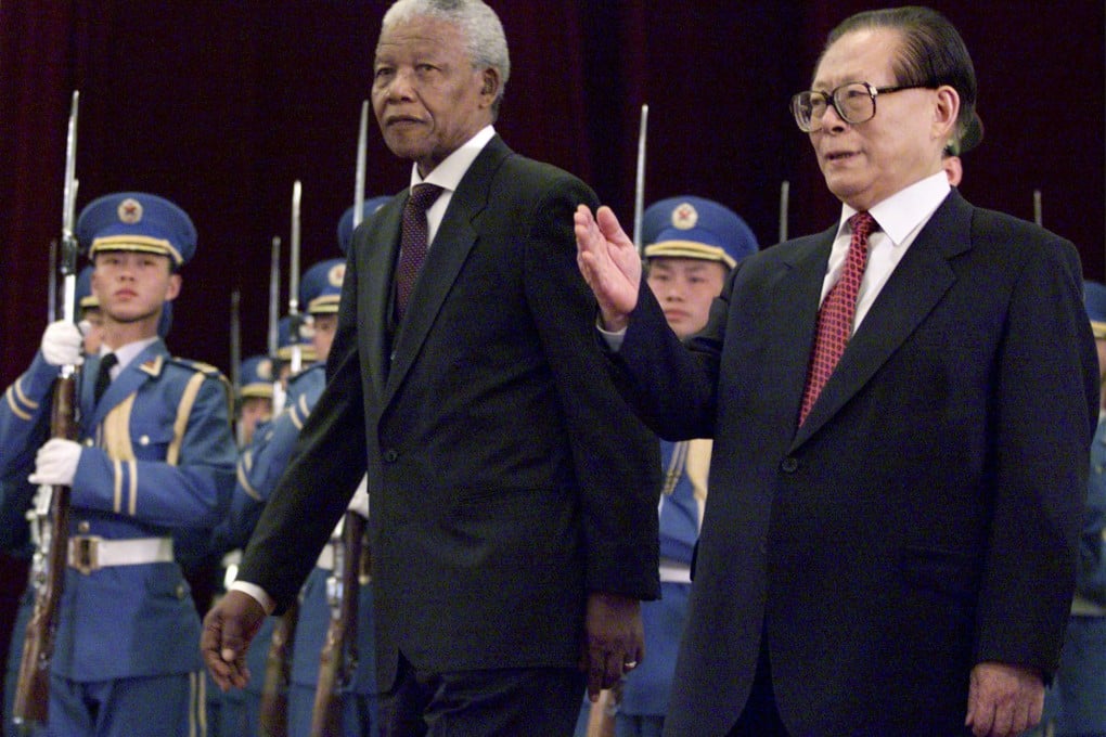 Nelson Mandela, pictured with his Chinese counterpart Jiang Zemin in 1999, has been praised by both the government and Chinese citizens. Photo: Reuters