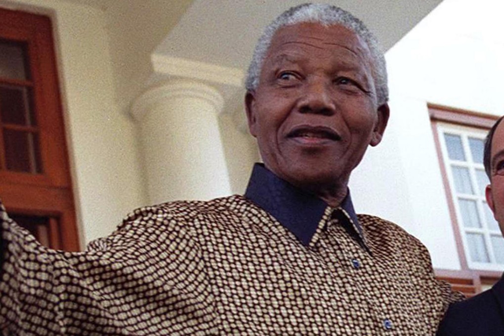 Nelson Mandela and his former prison warder, Christo Brand, shared a conversation at Mandela's official residence in Pretoria in 1998. The pair remained close until Mandela's death. Photo: AFP