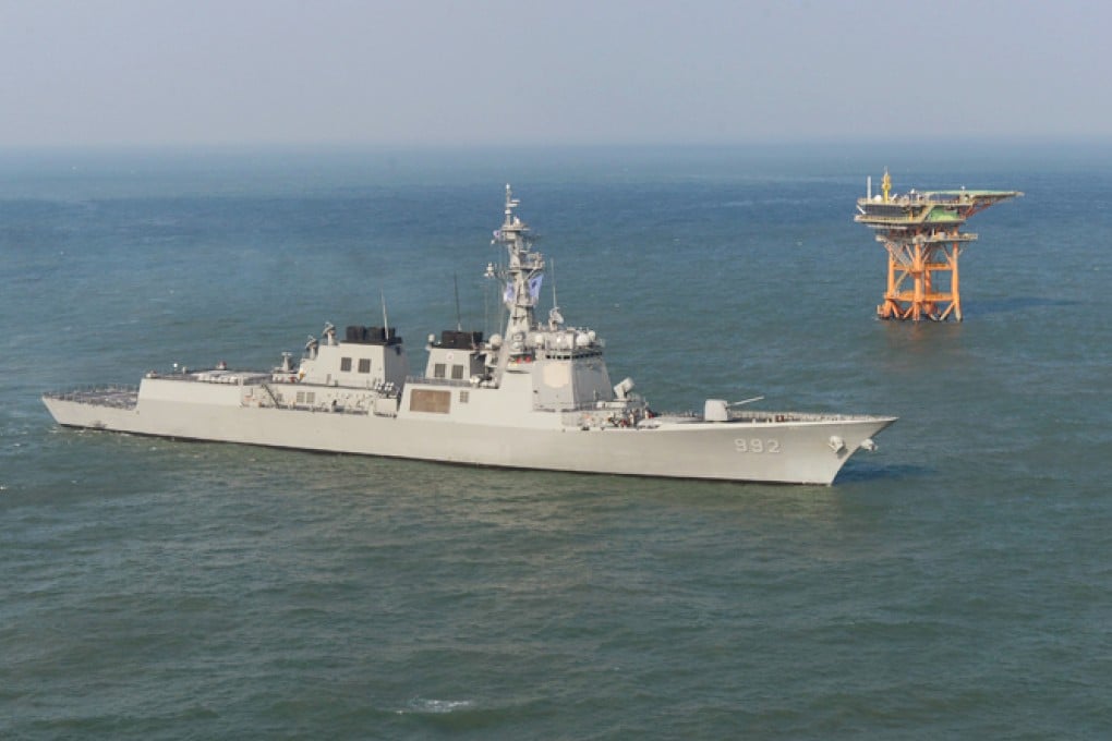 South Korean 7,600-ton Aegis destroyer Yulgok YiYi patrolling in waters around Ieodo, South Korea's submerged rock south of Jeju Island, South Korea, which China calls Suyan. Photo: EPA