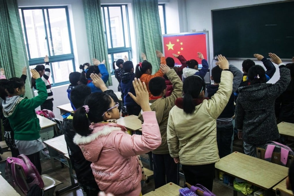 Students in an elementary school in Hangzhou hold flag-raising ceremony in classroom. Photo: Xinhua