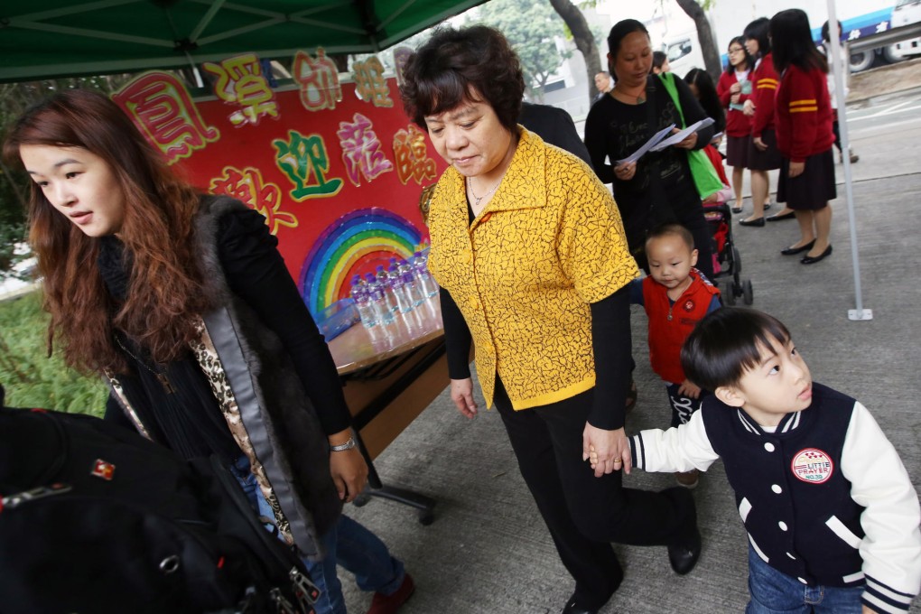 Anxious parents rush to pre-register their children at Fung Kai Kindergarten in Sheung Shui yesterday morning. Photo: Sam Tsang
