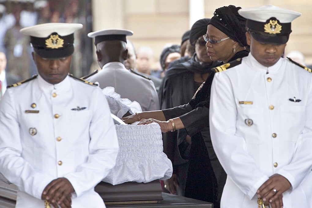 Nelson Mandela's widow Graca Machel bids farewell to South African former president Nelson Mandela lying in state at the Union Buildings in Pretoria on Wednesday. Photo: AFP