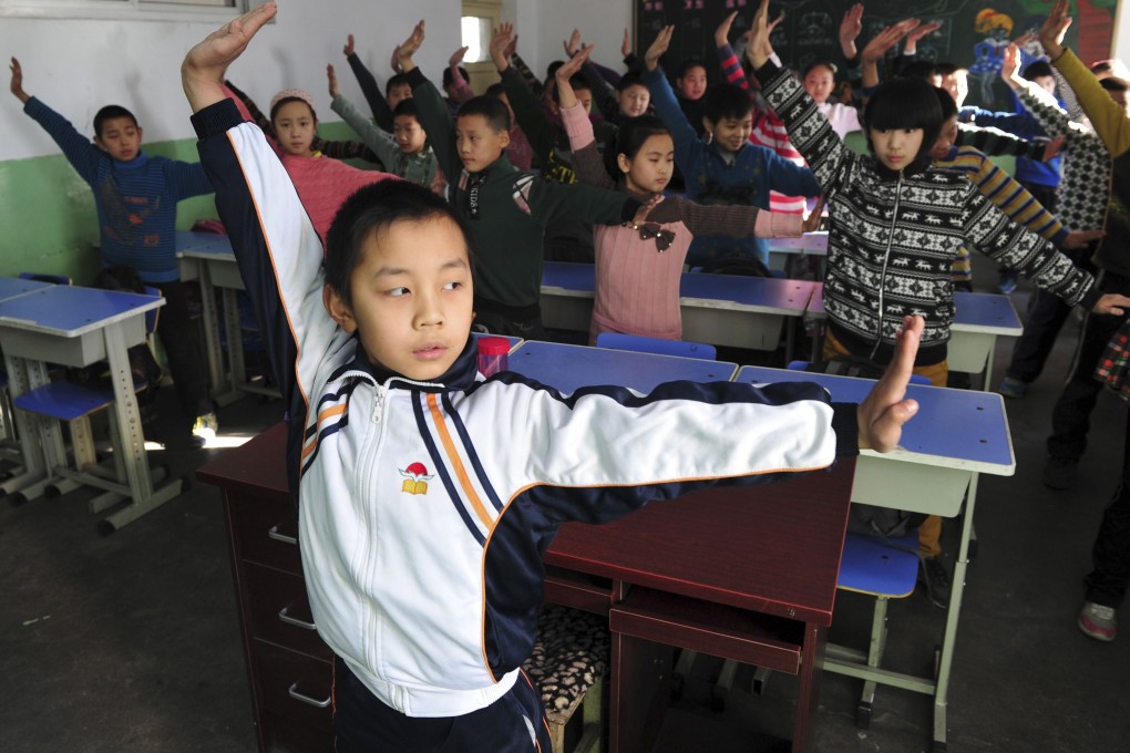 Pupils practice a set of martial arts "smog preventing" exercises in a classroom at a primary school in Shijiazhuang. Photo: Reuters