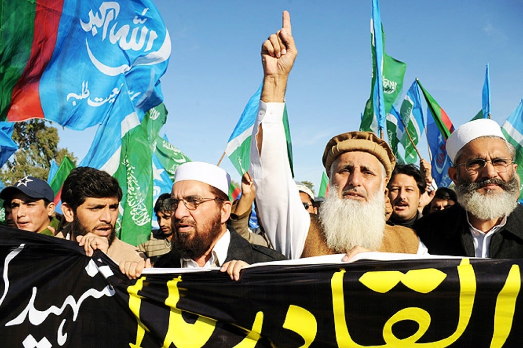 Activists of the Jamaat-e-Islami party shout slogans for Bangladeshi Islamist leader Abdul Quader Molla after his execution. Photo: Xinhua