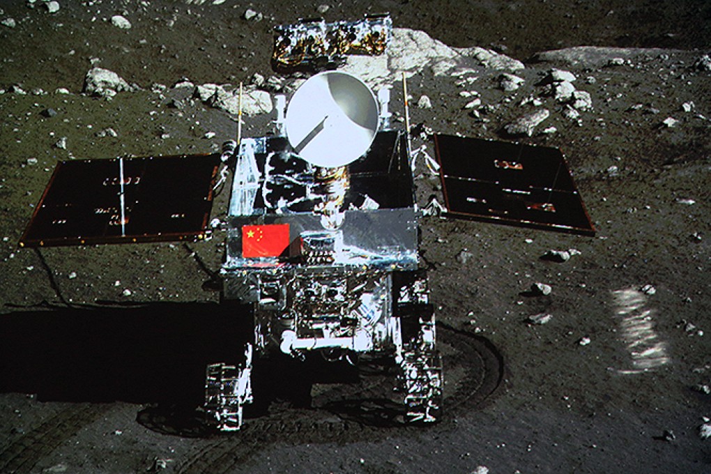 The national flag is clearly visible on the Yutu moon rover in this photograph taken by the camera on the Chang'e-3. Photo: Xinhua