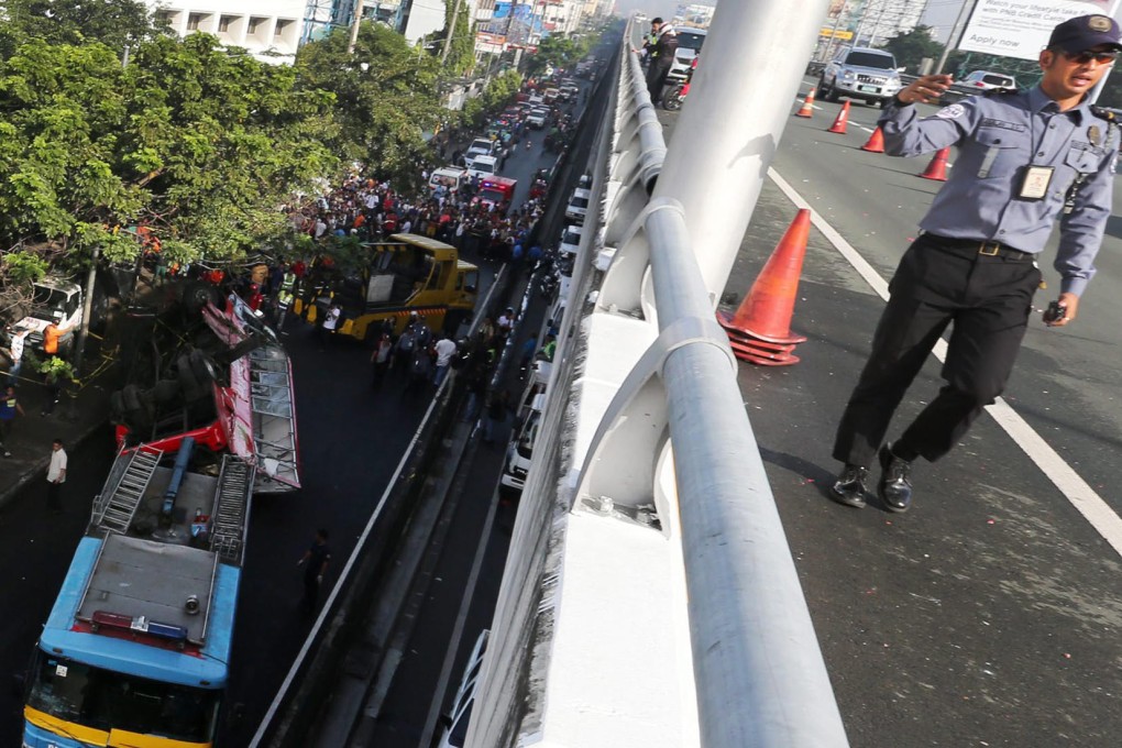 A tow truck removes the wrecked bus. Photo: EPA