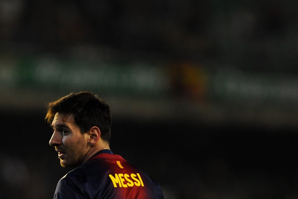 Lionel Messi's name is in the news again, but it's not about soccer. A Spanish daily accuses his father Jorge Messi of laundering drug money, but the star's management agency denies this. Photo: AFP