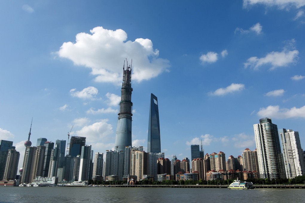 The Shanghai Tower (L) stands next to the Shanghai Global Financial Hub in the Lujiazui area of Pudong district in Shanghai. Photo: AFP