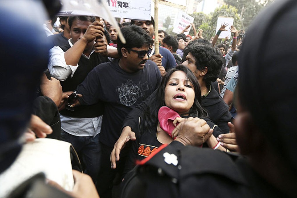 Bangladesh security forces arrest more than 100 protesters ahead of the controversial January 5 general election. Photo: EPA