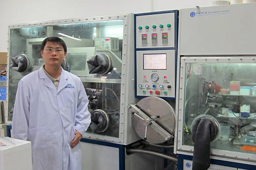 Biologist Cui Qiu carries out tests on the germ clostridium, in a bid to produce new biofuels. Photo: Dr Cui Qiu