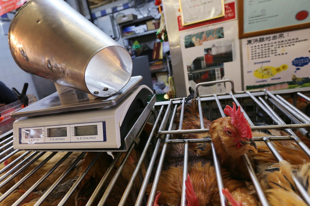 Shoppers were steering clear of live chickens yesterday at wet markets like this one in Kowloon City. Photo: David Wong