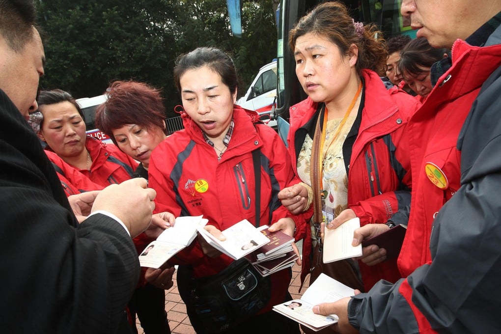 Some of the tourists at Lok Ma Chau. Photo: Jonathan Wong