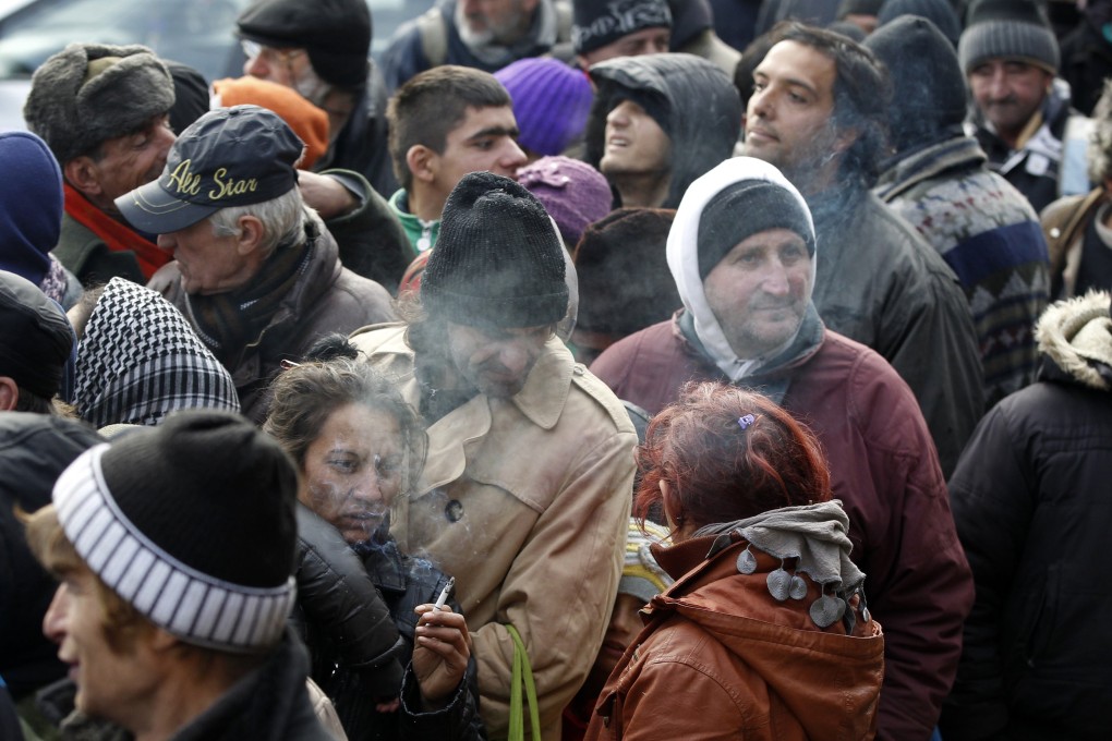 People queue for food during an event organised by the British embassy to Romania, Bucharest townhall and various NGOs in Bucharest. Photo: Reuters