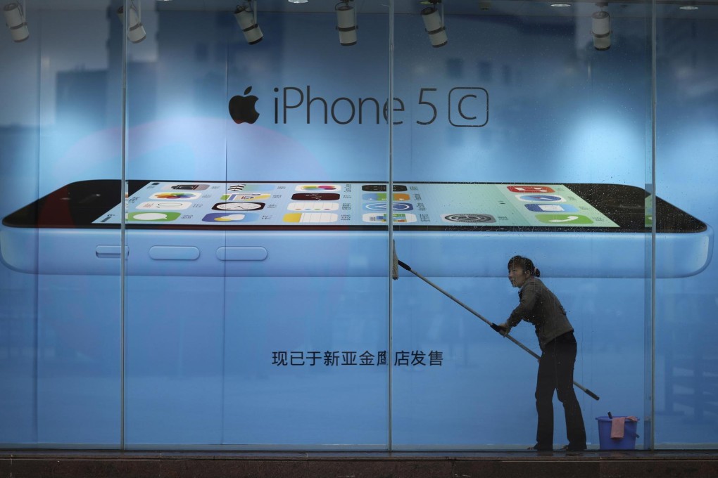 Following the deal, Apple's new iPhone 5s and iPhone 5c models will be available for pre-registration on China Mobile's website from tomorrow - Christmas Day. Photo: Reuters