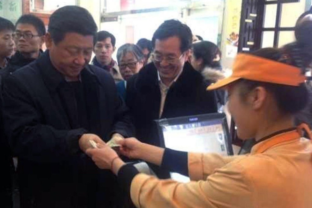 President Xi Jinping visits a Beijing pork-buns shop yesterday, paying 21 yuan for traditional northern dishes. Photo: SMP