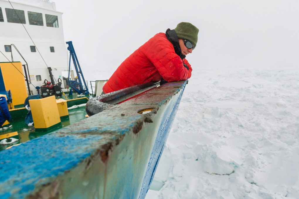 Passengers on the Akademik Shokalskiy, which is stuck in ice, still await a breakthrough after failed. Photo: EPA