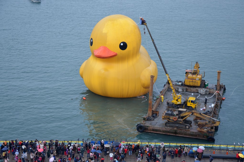 The Rubber Duck gets a scrub from workers at Keelung port. Photo: CNA