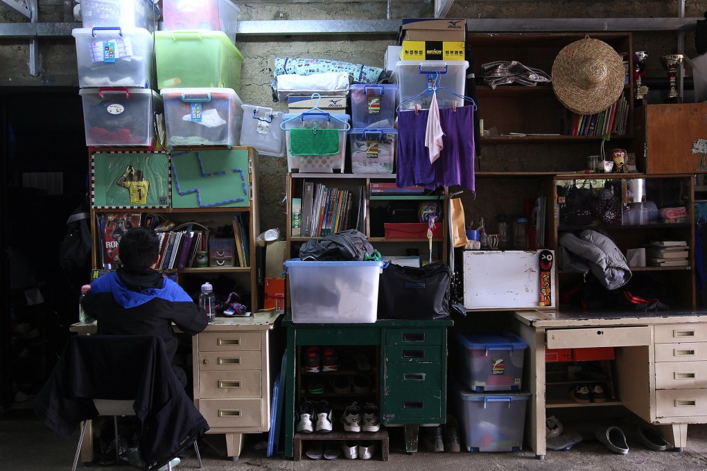 A student works in Zheng Sheng college in Chi Ma Wan.