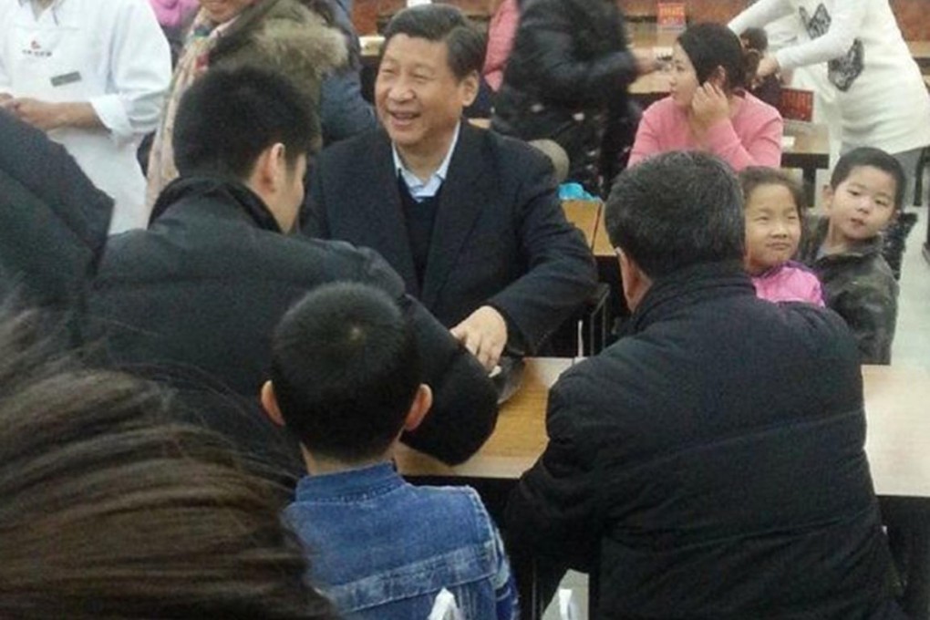 Xi Jinping talks to diners in the bun shop. Photo: SCMP