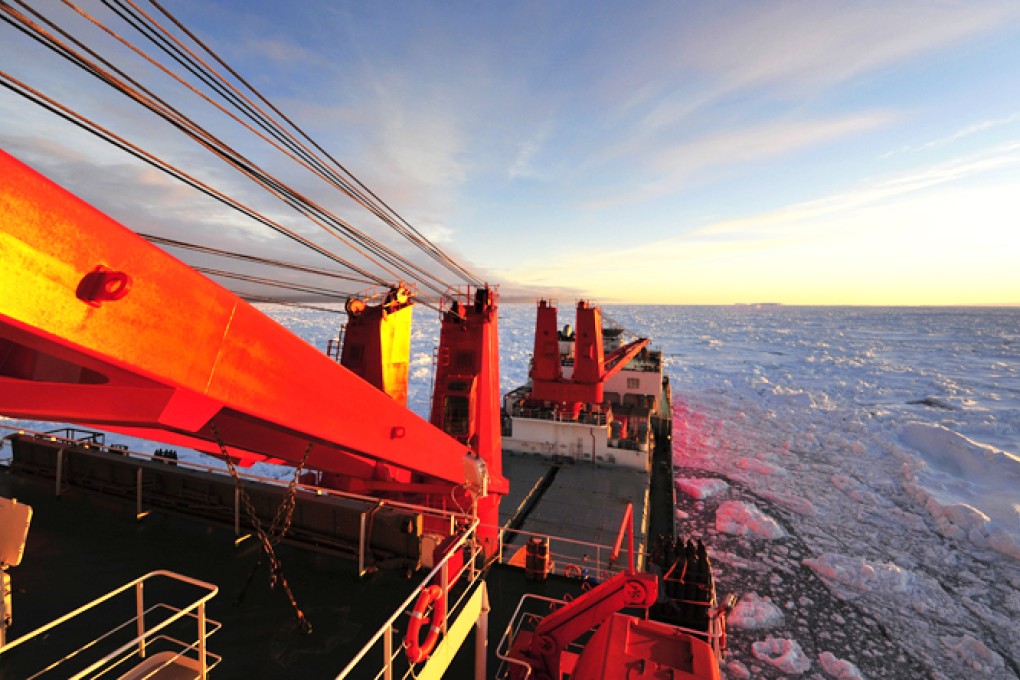 The Chinese icebreaker Xue Long, or Snow Dragon, is blocked by thick ice after it successfully transferred passengers aboard the stranded Russian science vessel. Photo: Xinhua