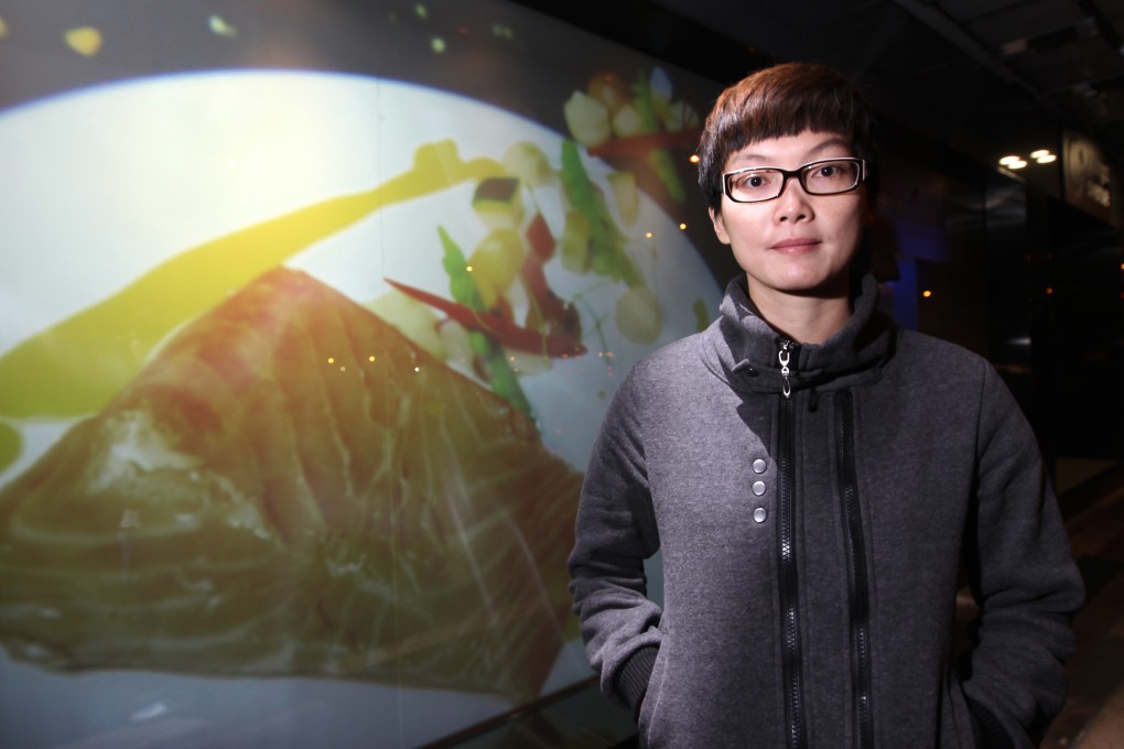 Developer Crystal Fok Lo-ming demonstrates video glass technology in Causeway Bay. Photo: K. Y. Cheng/SCMP