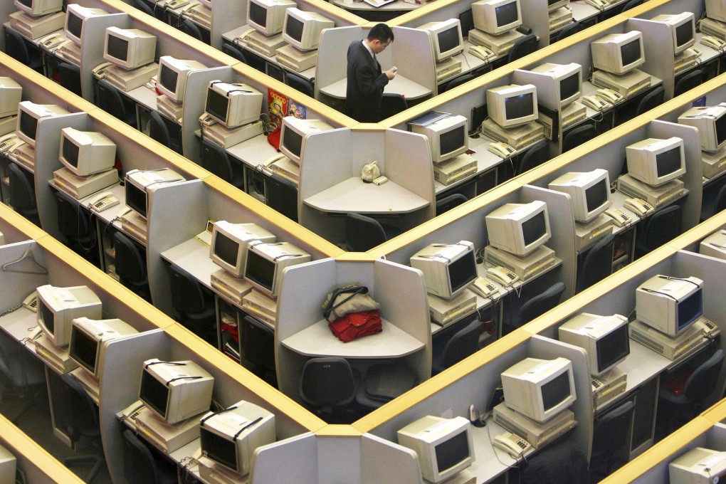 Guangdong Xinbao Electrical Appliances and Zhejiang Wolwo Bio-Pharmaceutical, the first two companies to publish offer price targets for planned listings in Shenzhen, were required by the new rules to discard the highest bids.