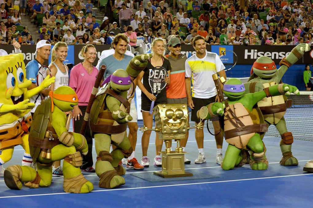 Lleyton Hewitt (left), Eugenie Bouchard, Samantha Stosur, Roger Federer, Victoria Azarenka, Rafael Nadal and Pat Rafter pose with cartoon character Sponge Bob and the Teenage Mutant Ninja Turtles at the end of the Kids Day exhibition match ahead of the Australian Open. Photo: AFP