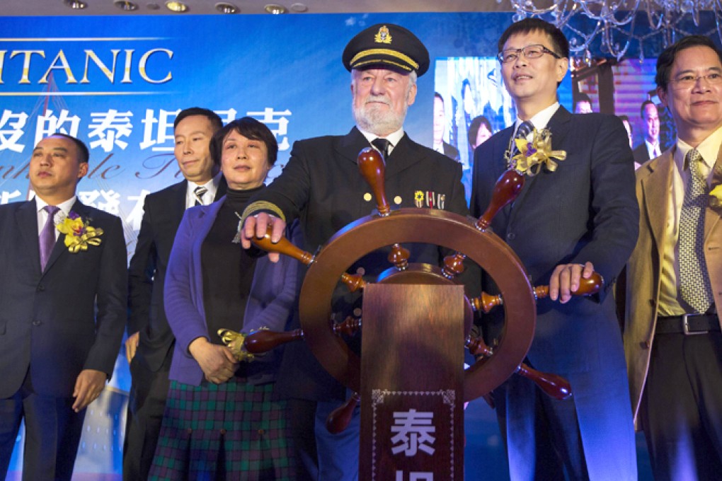 Bernard Hill, 3rd from right, actor of captain Edward Smith in the 1997 movie "Titanic", poses with Su Shaojun, second from right, CEO of Seven-Star Energy Investment Group during a news conference in Hong Kong January 12, 2014. Photo: Reuters