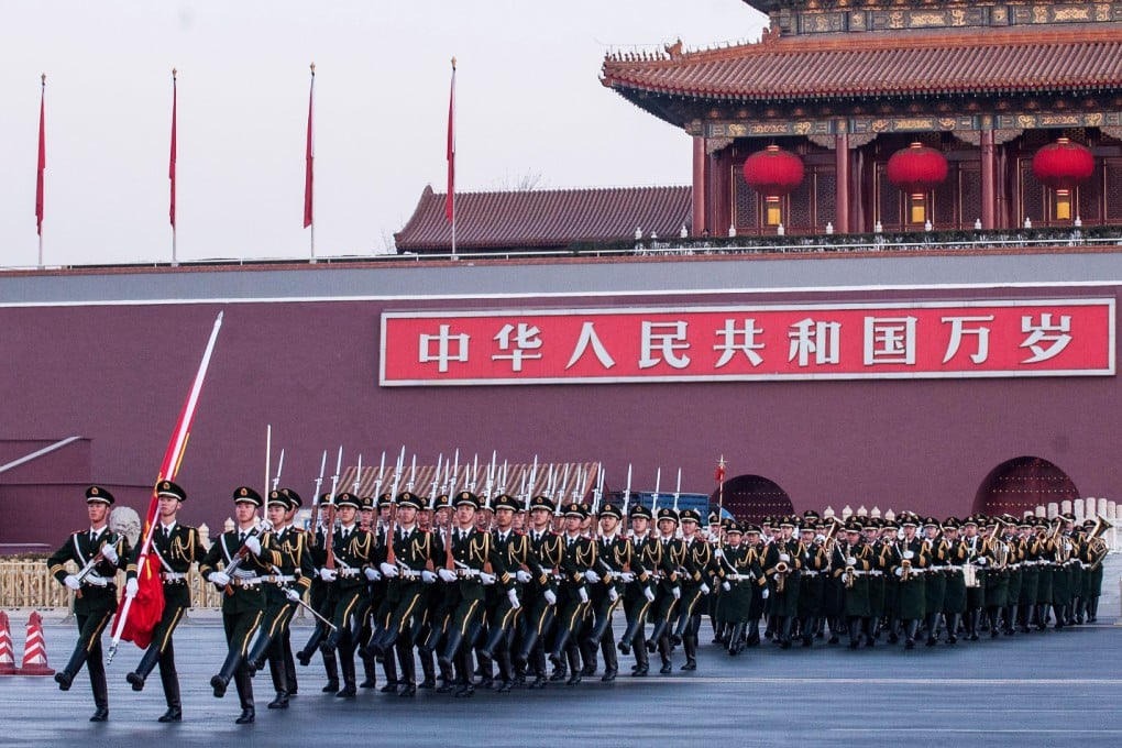 Chinese national flag guards escort the flag across the Chang'an Avenue in Beijing on January 1, 2014. Photo: Xinhua