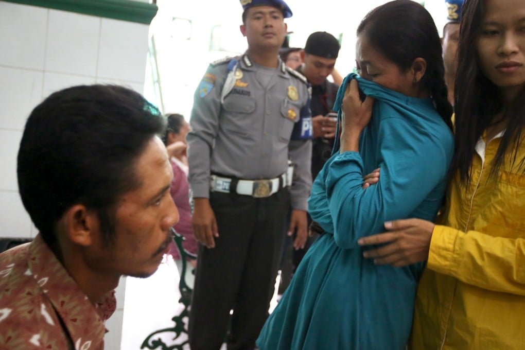 Erwiana's father Rohmad Saputro (left) and mother (in blue). Photo: Sam Tsang