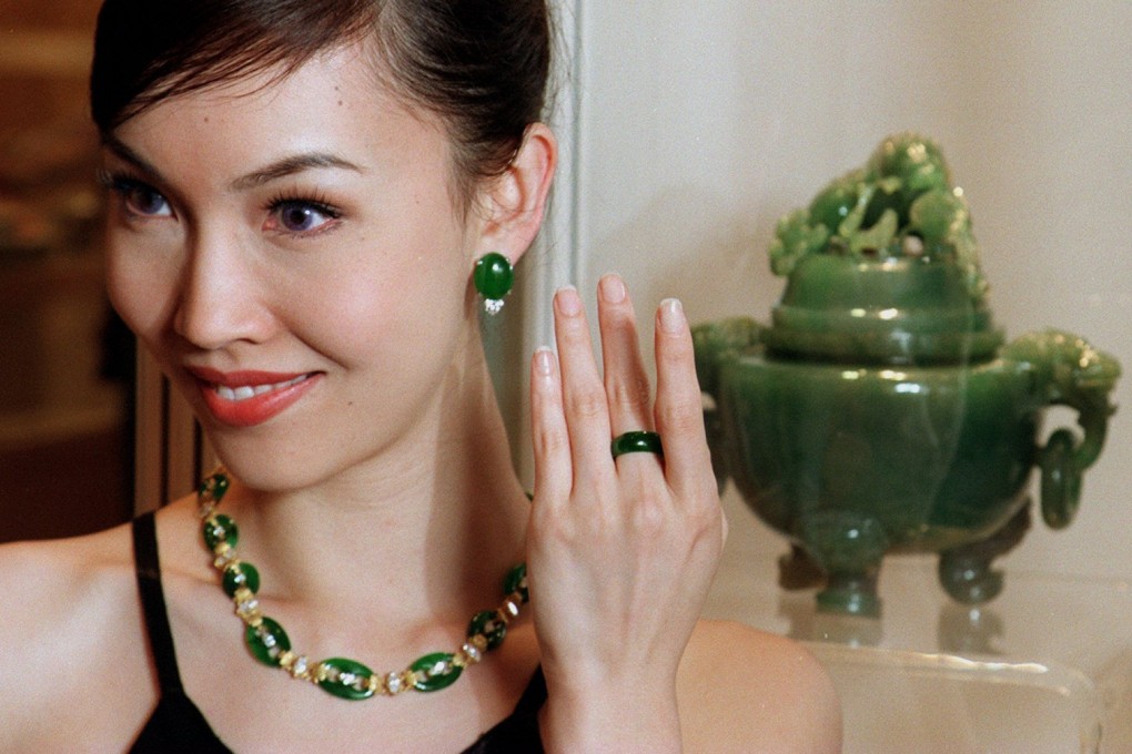 A jade censer (right) from the Yuan dynasty is displayed at auction in Hong Kong. A similar censer was stolen from Harvard University's Fogg Museum three decades ago. Photo: Mark Ralston