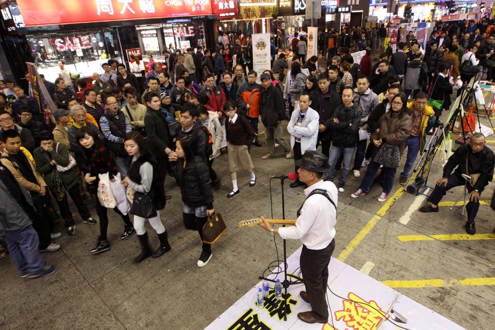 Crowds gather to hear live music on January 17, 2014, the last weekday before the Mong Kok pedestrian area goes off limits. Photo: SCMP/Felix Wong