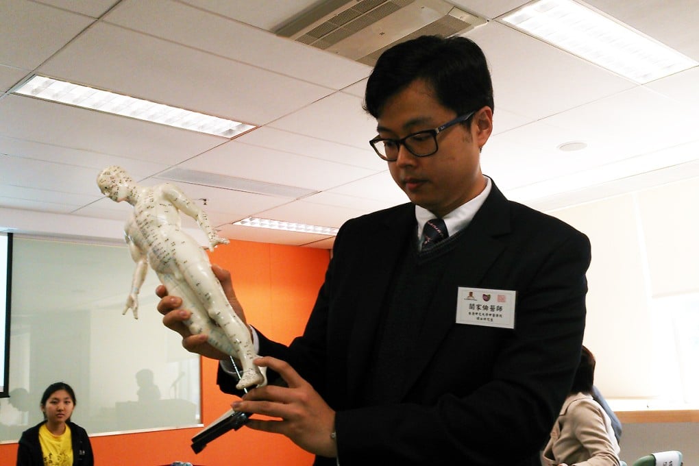 A Chinese university researcher explains how acupuncture help improve memory in elderly people with cognitive impairment.